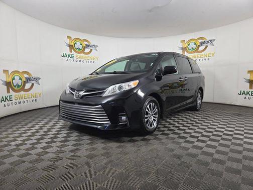 2020 Toyota Sienna XLE
