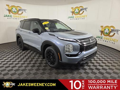 Moonstone Gray Metallic W/ Black Roof 2026 Mitsubishi Outlander Trail Edition S-AWC