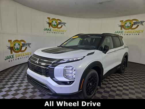 White Diamond With Black Roof 2026 Mitsubishi Outlander Trail Edition S-AWC