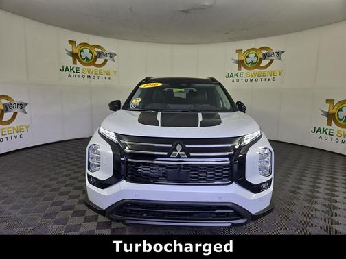 White Diamond With Black Roof 2026 Mitsubishi Outlander Trail Edition S-AWC