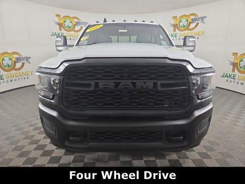 2023 RAM 3500 Tradesman Crew Cab 4x4 8' Box