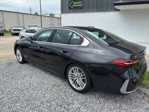 2025 BMW 530 i xDrive