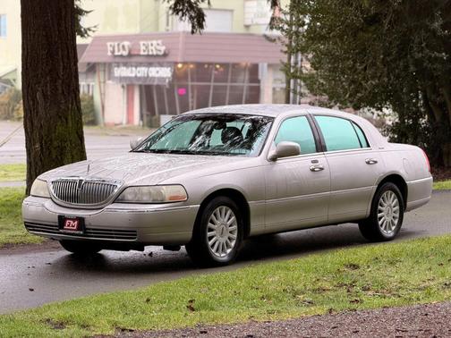 2005 Lincoln Town Car Signature
