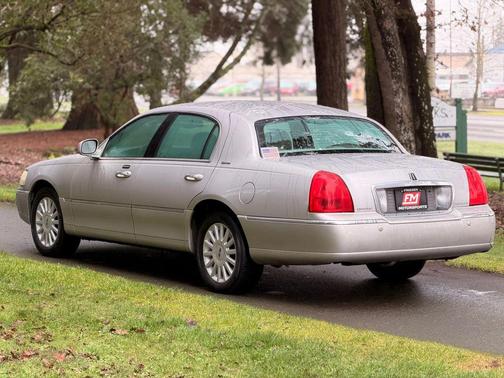 2005 Lincoln Town Car Signature