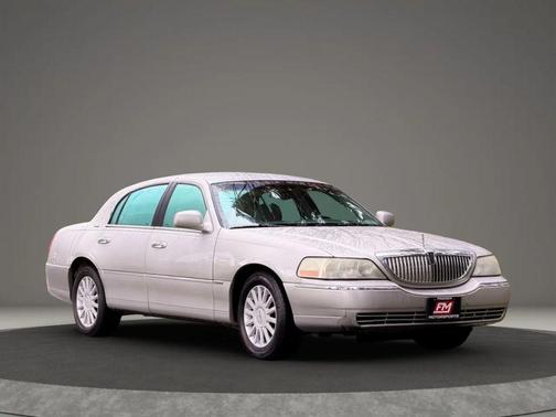 2005 Lincoln Town Car Signature