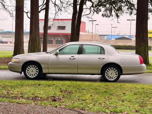 2005 Lincoln Town Car Signature