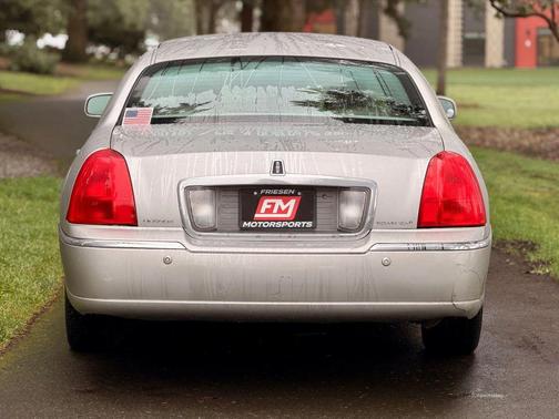 2005 Lincoln Town Car Signature