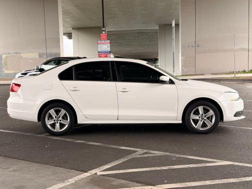 Candy White 2013 Volkswagen Jetta TDI