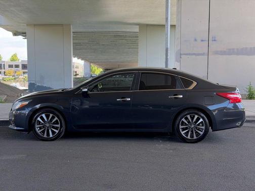 Storm Blue 2017 Nissan Altima 2.5 SL