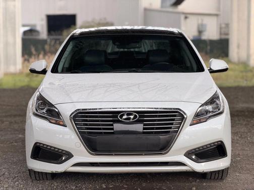 2017 Hyundai SONATA Hybrid Limited