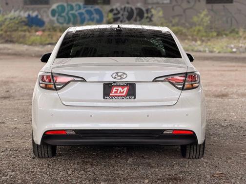 2017 Hyundai SONATA Hybrid Limited