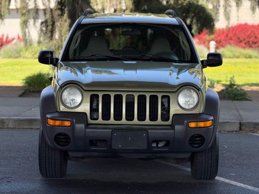 Green 2003 Jeep Liberty Sport
