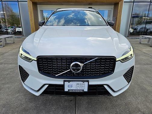 Crystal White 2023 Volvo XC60 Plus