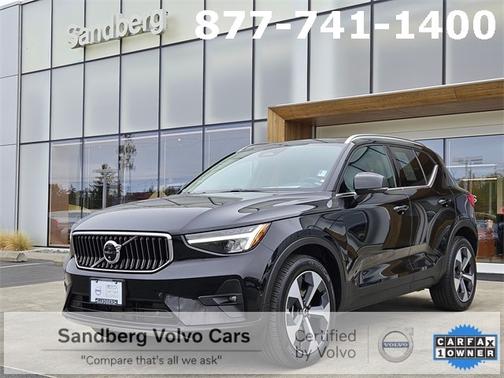 2025 Volvo XC40 B5 Plus Bright Theme