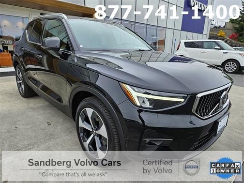 2025 Volvo XC40 B5 Plus Bright Theme