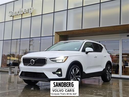 2024 Volvo XC40 B5 Ultimate Bright