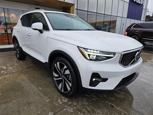 2024 Volvo XC40 B5 Ultimate Bright
