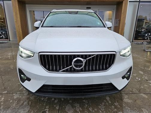 2024 Volvo XC40 B5 Ultimate Bright