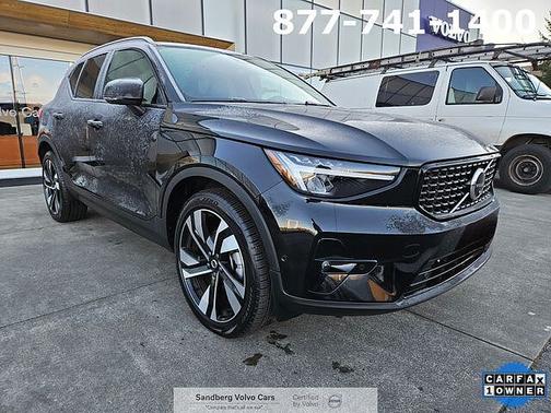 2025 Volvo XC40 B5 Plus Dark Theme
