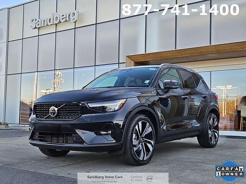 2025 Volvo XC40 B5 Plus Dark Theme