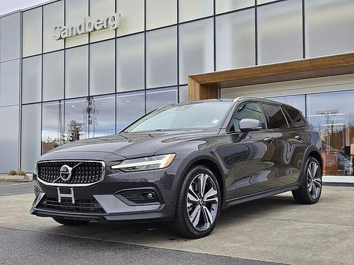 2025 Volvo V60 Cross Country Plus