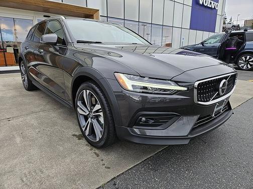 2025 Volvo V60 Cross Country Plus