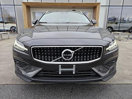 2025 Volvo V60 Cross Country Plus