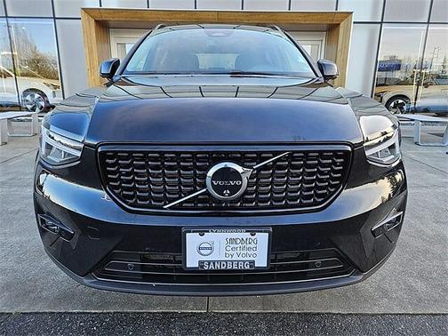 2025 Volvo XC40 Plus