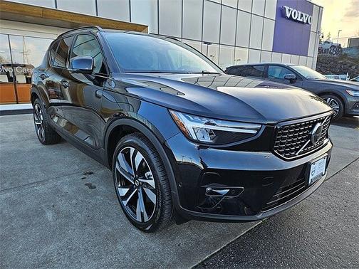 2025 Volvo XC40 Plus