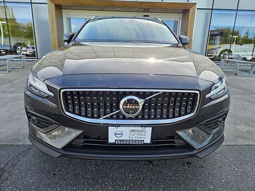 Platinum Grey 2025 Volvo V60 Cross Country Plus