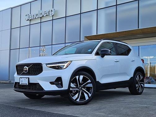Crystal White 2023 Volvo XC40 B5 AWD Ultimate Dark