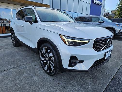 Crystal White 2023 Volvo XC40 B5 AWD Ultimate Dark