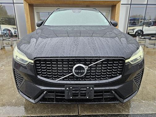 Onyx Black 2025 Volvo XC60 Plus