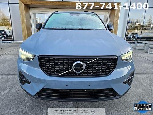 2023 Volvo XC40 B5 AWD Ultimate Dark