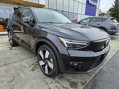 Onyx Black 2023 Volvo XC40 Ultimate
