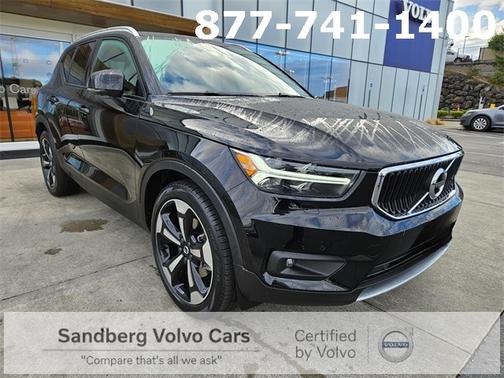 2022 Volvo XC40 T5 AWD Momentum