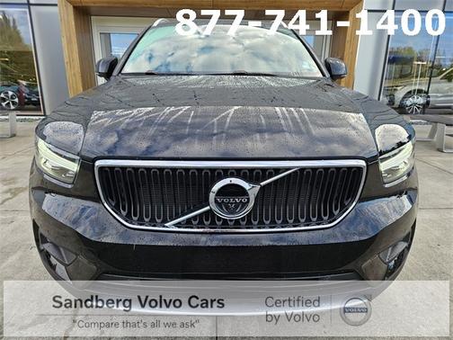 2022 Volvo XC40 T5 AWD Momentum