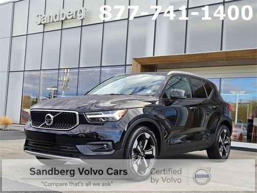 2022 Volvo XC40 T5 AWD Momentum