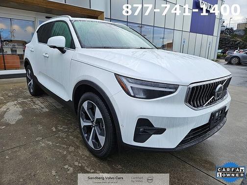 2025 Volvo XC40 B5 Plus Bright Theme