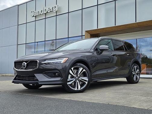 Platinum Grey 2025 Volvo V60 Cross Country Plus