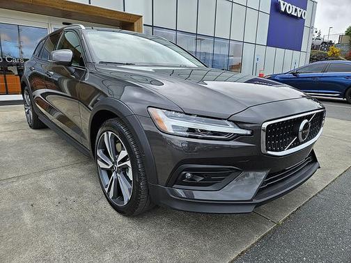 Platinum Grey 2025 Volvo V60 Cross Country Plus