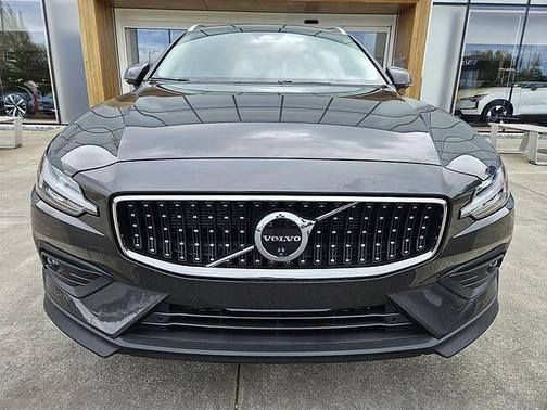 Platinum Grey 2025 Volvo V60 Cross Country Plus