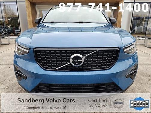 2023 Volvo XC40 B5 AWD Ultimate Dark