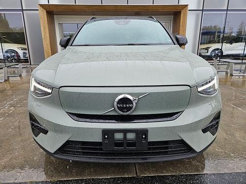 Sage Green 2023 Volvo XC40 Ultimate