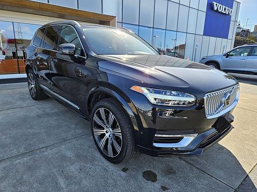 Onyx Black 2024 Volvo XC90 Plus