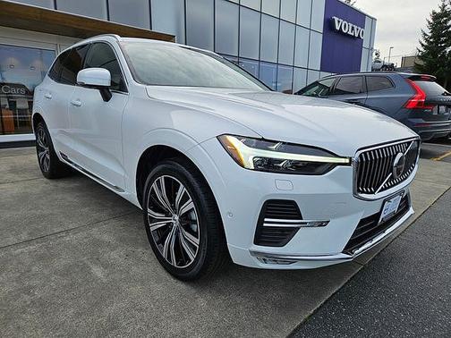 Crystal White 2023 Volvo XC60 Plus