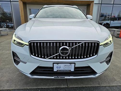 Crystal White 2023 Volvo XC60 Plus