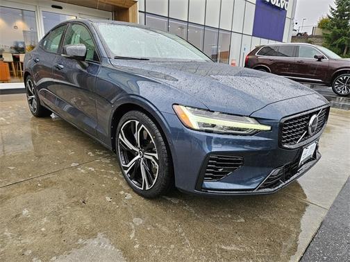 2023 Volvo S60 Recharge Plug-In Hybrid Plus Dark