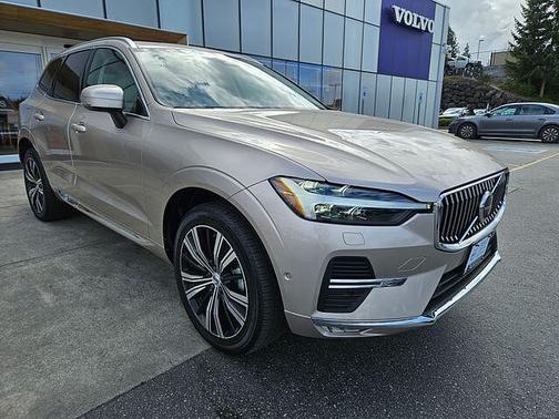 Bright Dusk 2023 Volvo XC60 Plus