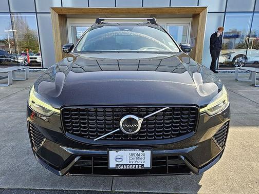 Onyx Black 2023 Volvo XC60 Plus